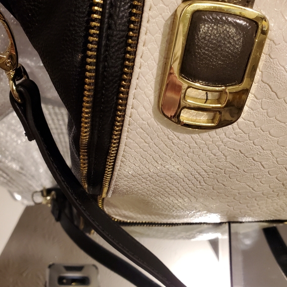 Steve Madden Black/ White Shoulderbag - Picture 4 of 10